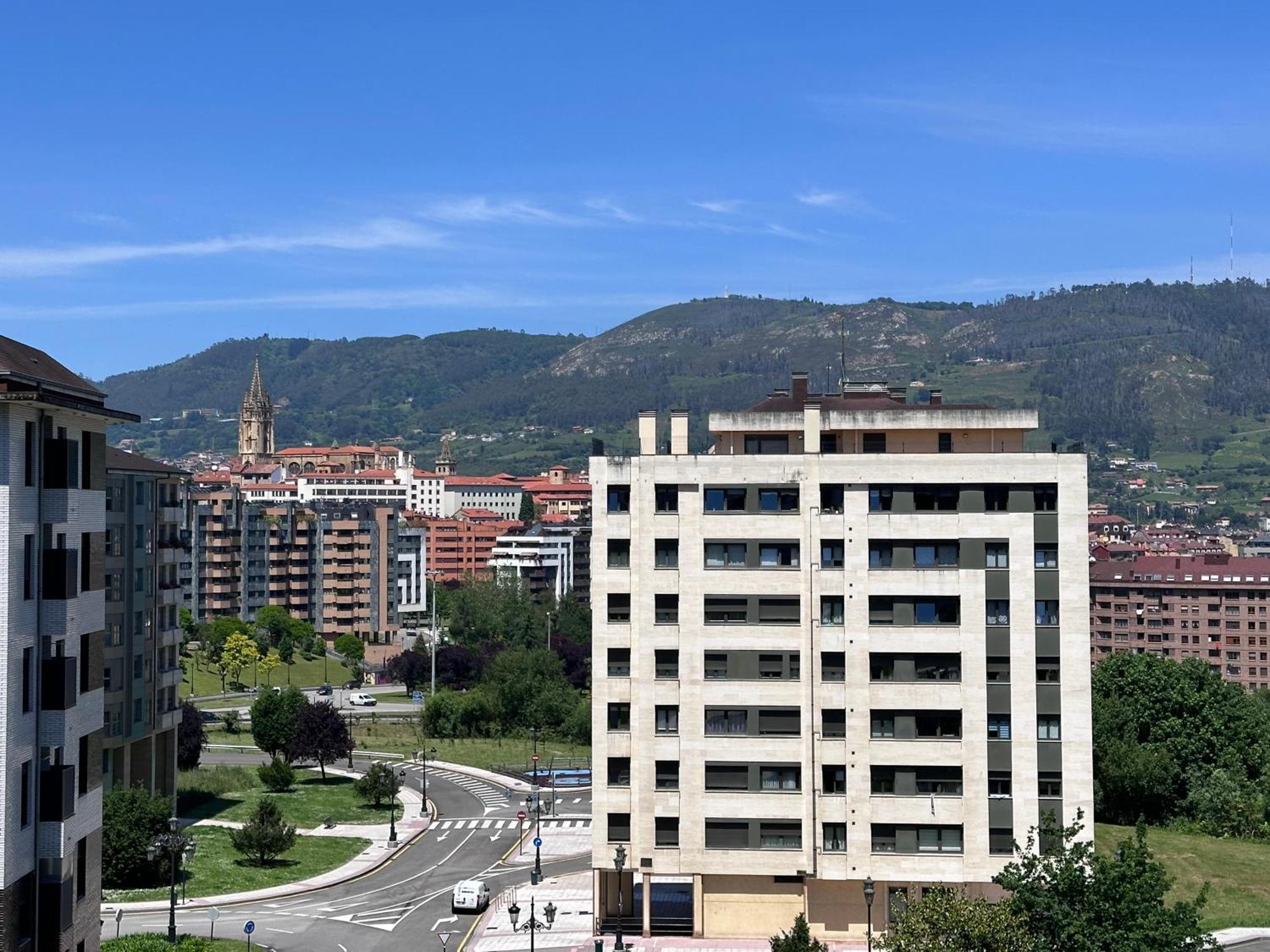 Acogedor Apartamento Con Vistas A La Catedral Y Parking Οβιέδο Εξωτερικό φωτογραφία